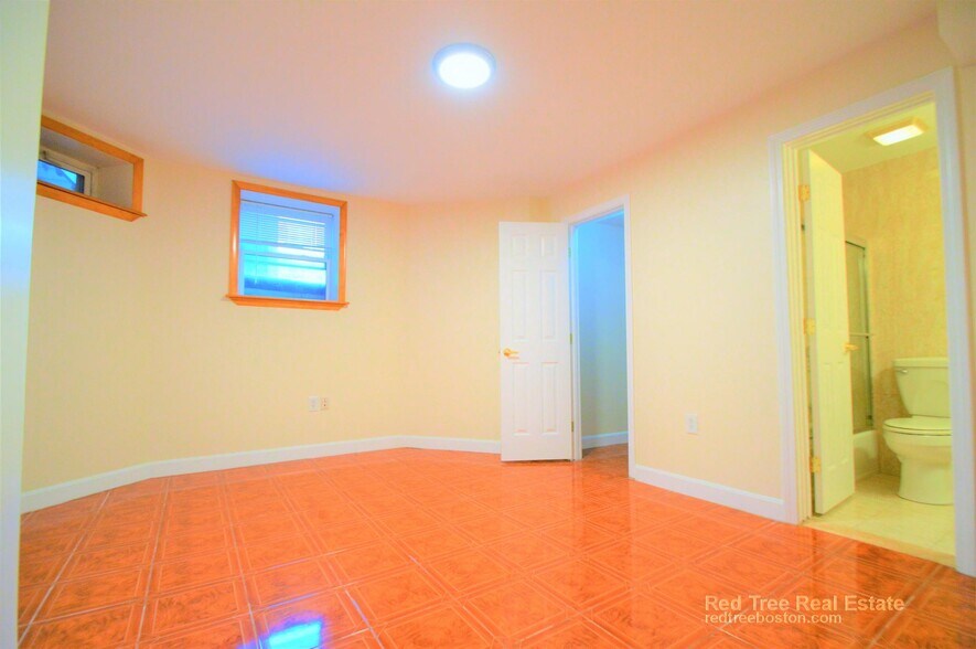 Building Photo - 79 Thatcher St