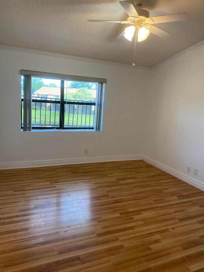 Building Photo - 3961 Cocoplum Cir