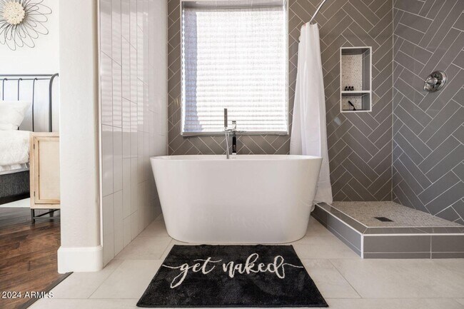 Building Photo - 3055 N Red Mountain