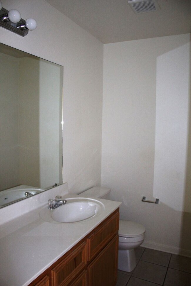Building Photo - 1402 Chips Dr