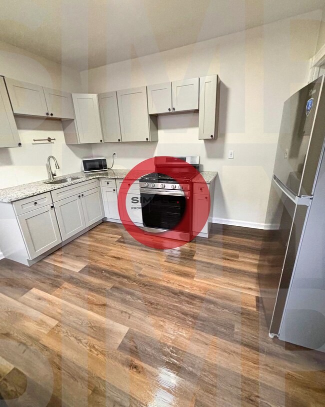 Building Photo - 340 S 5th St