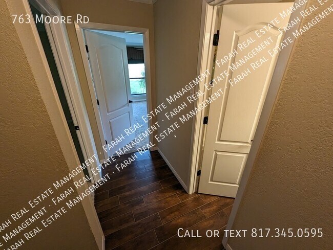Building Photo - 763 Moore Rd