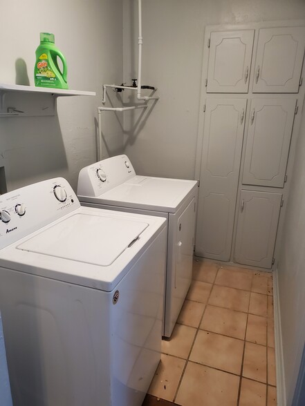 Wash room - 4650 N Lake Dr