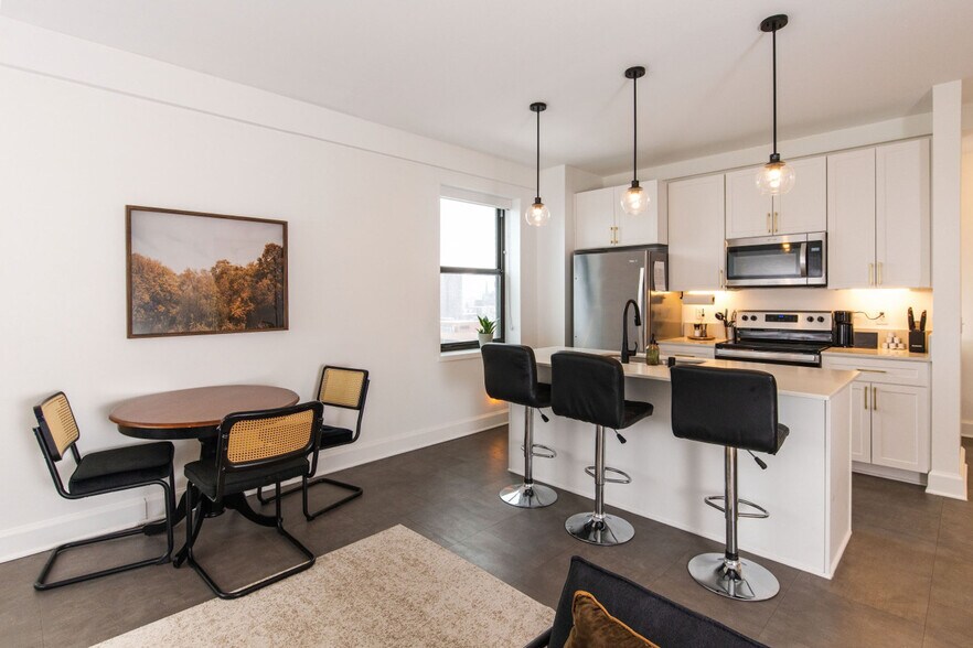 Building Photo - 758 North Broadway-SI ID1379068P