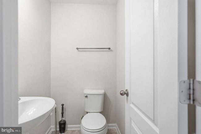 Building Photo - 43 Cecily Way