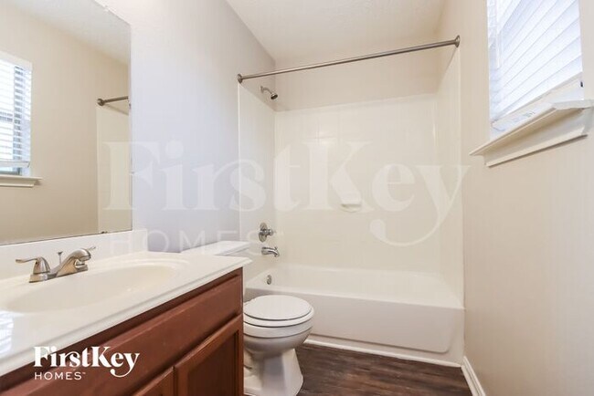 Building Photo - 3526 Fuller Bluff Dr