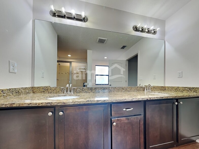 Building Photo - 11870 Thicket Wood Dr