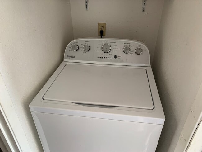 Building Photo - 222 Lemonwood Dr