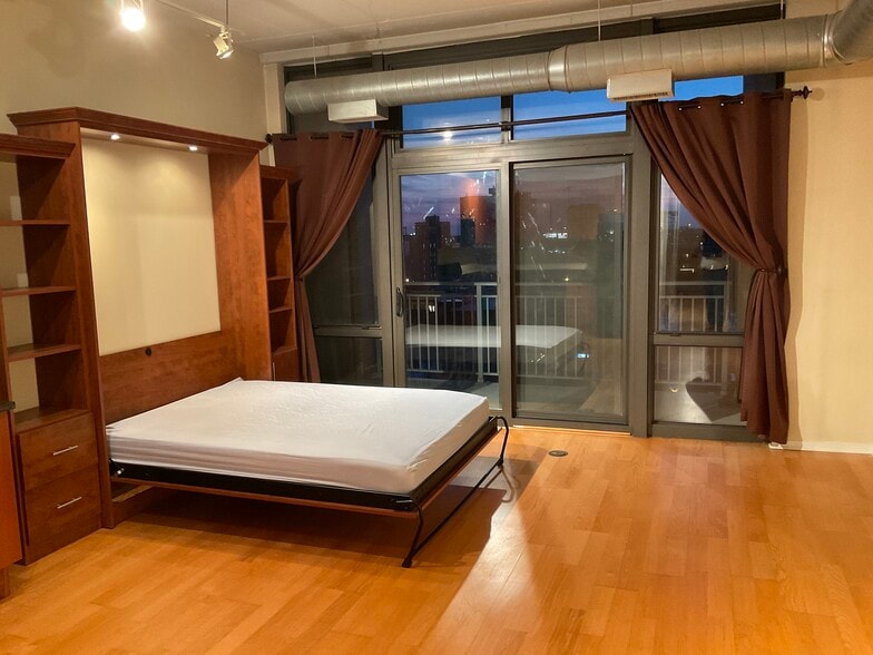 Murphy’s Bed open - 212 E Cullerton St