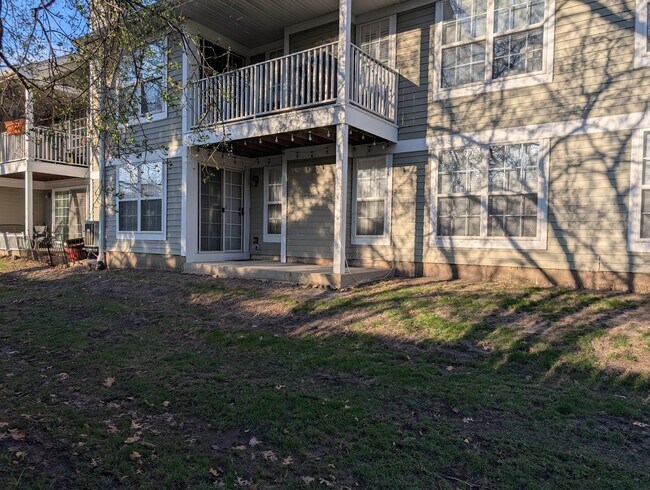 Building Photo - 5S530 Paxton Dr