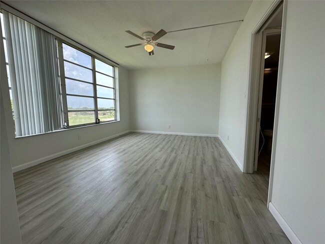 Building Photo - 2651 S Course Dr