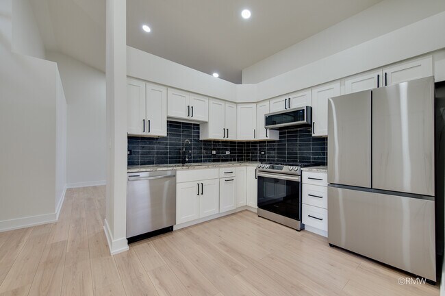 Building Photo - 359 Chaparral Cir