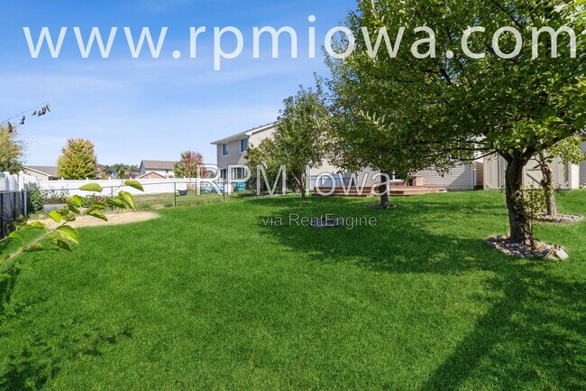 Building Photo - 770 SE Harper Dr