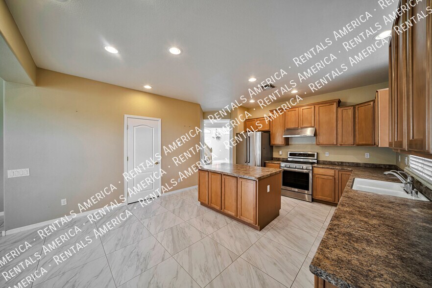 Building Photo - 12920 N Salt Cedar Dr