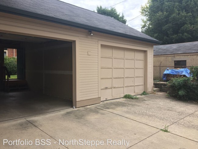 Building Photo - 4 br, 1.5 bath Apartment - 1069 Neil Ave