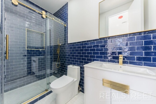 Building Photo - new 3 bed 2 Bath Duplex in Ocean Hill!