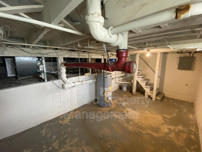 Building Photo - 119 Gibson St