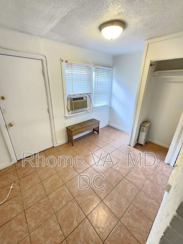 Building Photo - 515 Franklin St NE