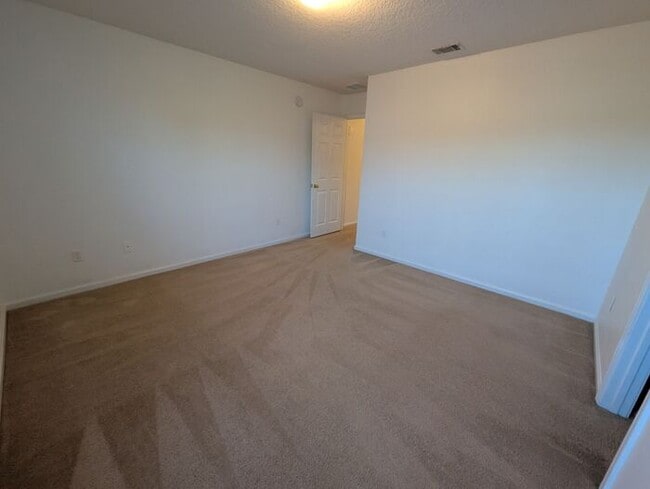 Building Photo - 546 Scrub Jay Dr