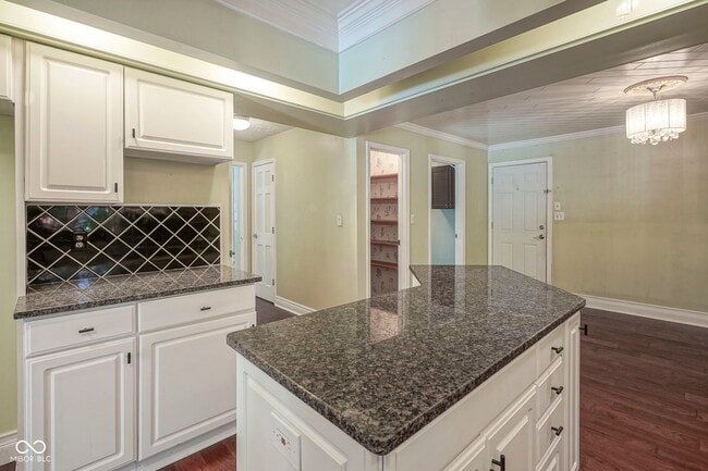 Building Photo - 858 Cedar Wood