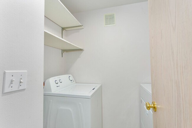 Building Photo - Spacious 3 Bed, 2 Bath Home with Garage & Large Yard in Puyallup!