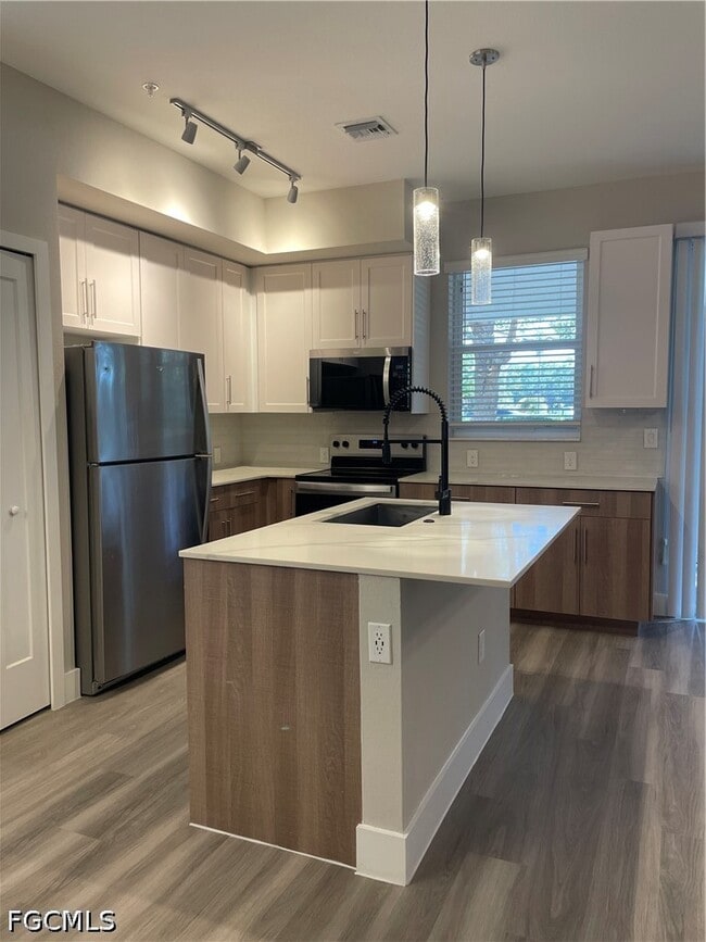 Building Photo - 7044 Ambrosia Ln