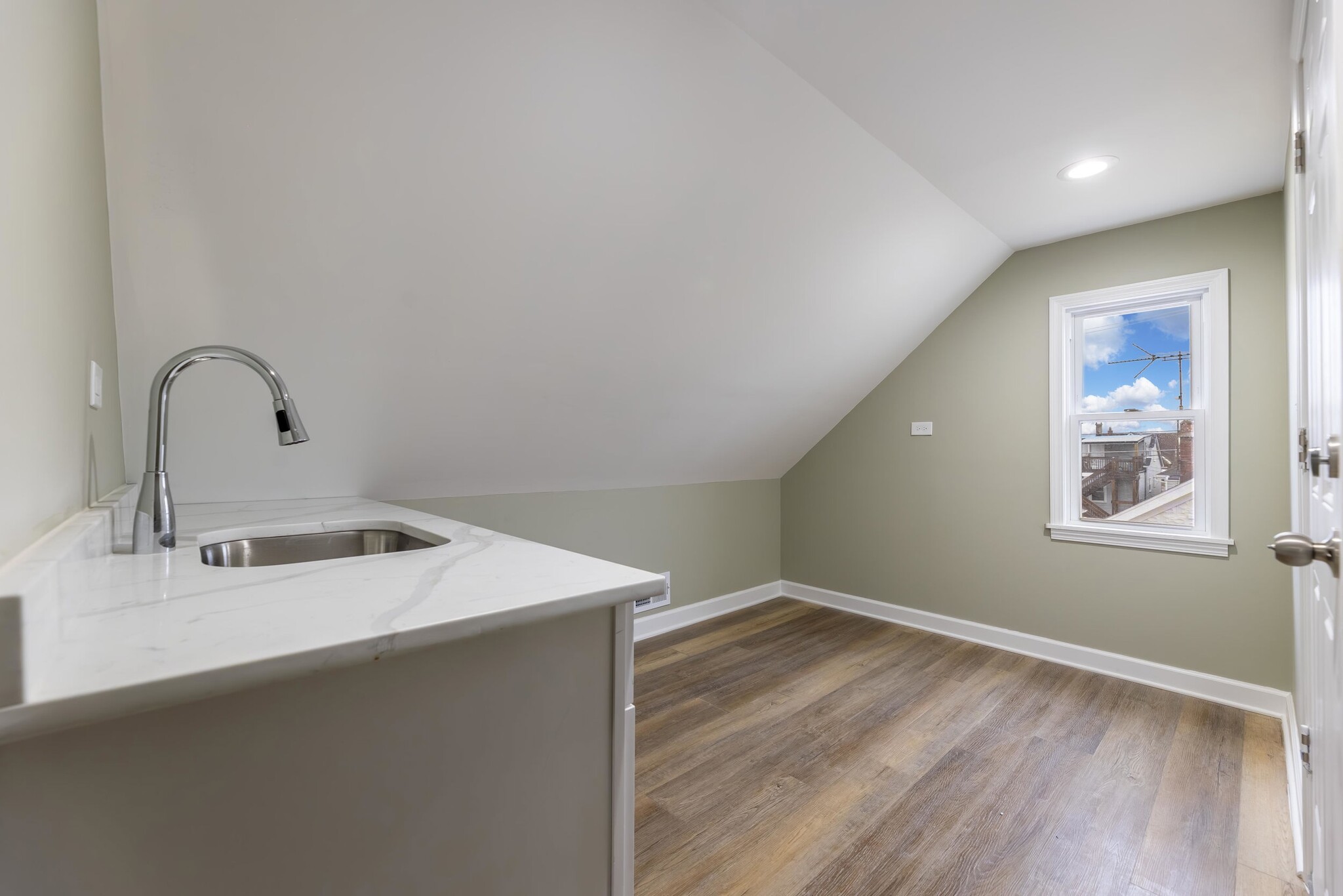 Building Photo - 6327 S Kenneth Ave