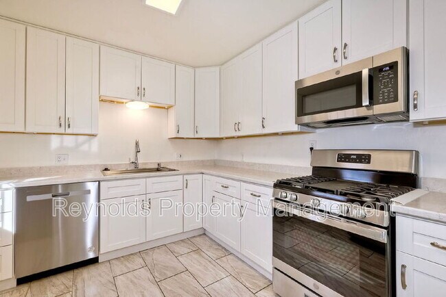 Building Photo - 3341 Chamoune Ave