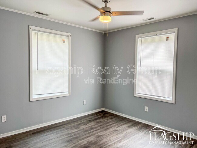 Building Photo - 122 Blaire Ln