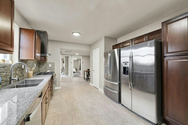 Building Photo - 1917 Sadler St