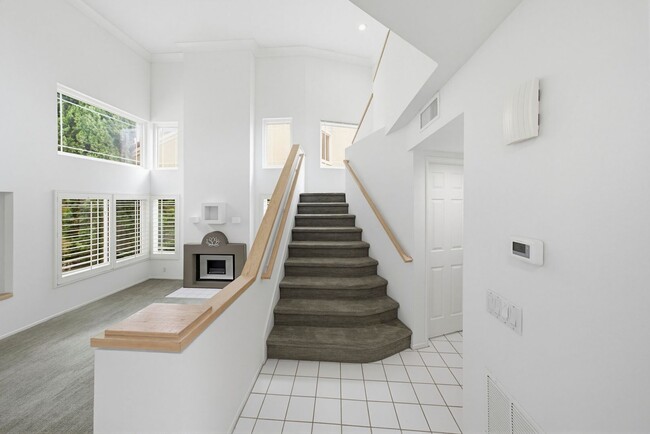 Building Photo - 4 Del Andante