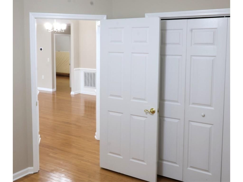 Building Photo - 3204 Village Ln