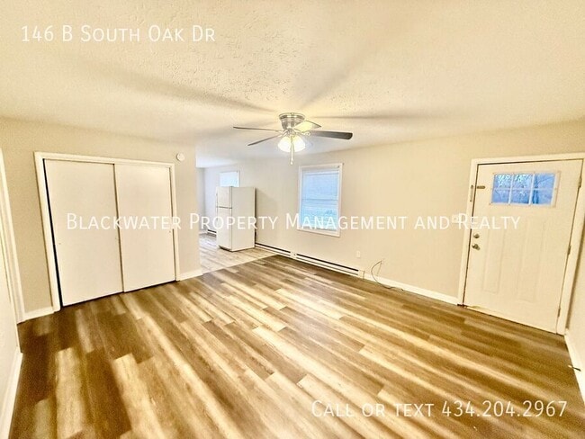 Building Photo - 146 S Oak Dr