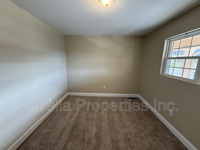 Building Photo - 133 Walker St