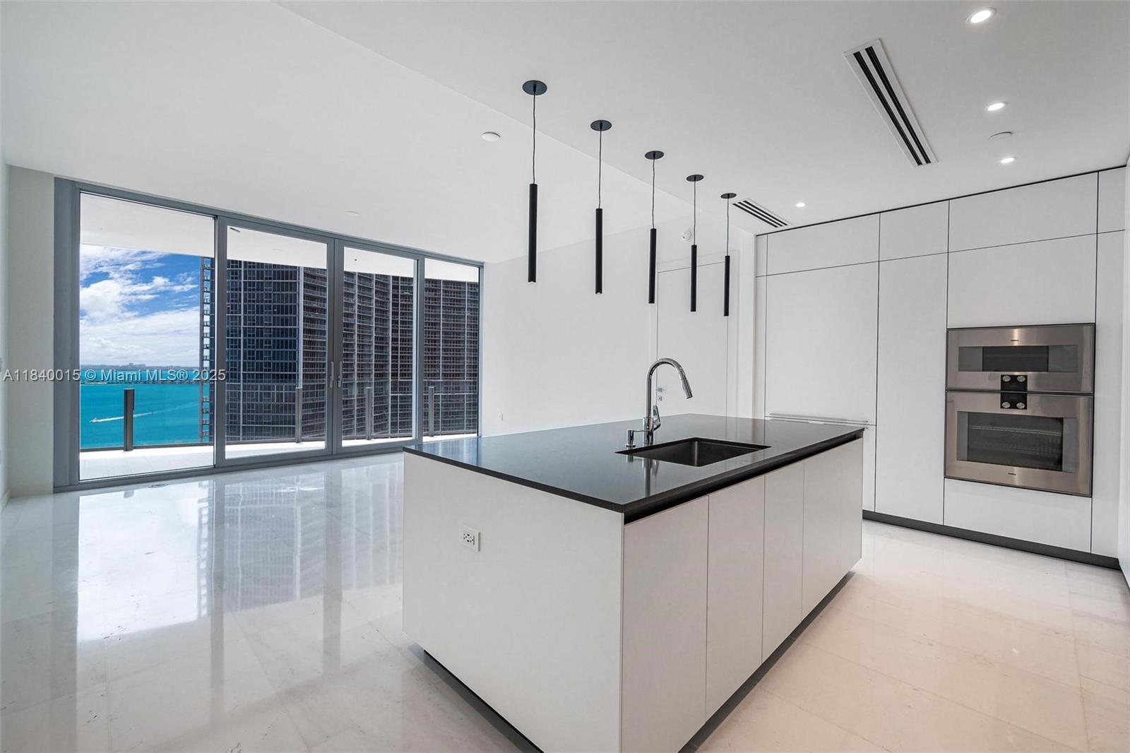 Building Photo - 300 Biscayne Boulevard Way