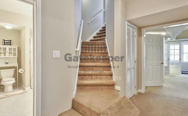 Building Photo - 115 Hidden Lake Dr