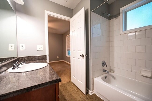 Building Photo - 122 Summer Pl NW