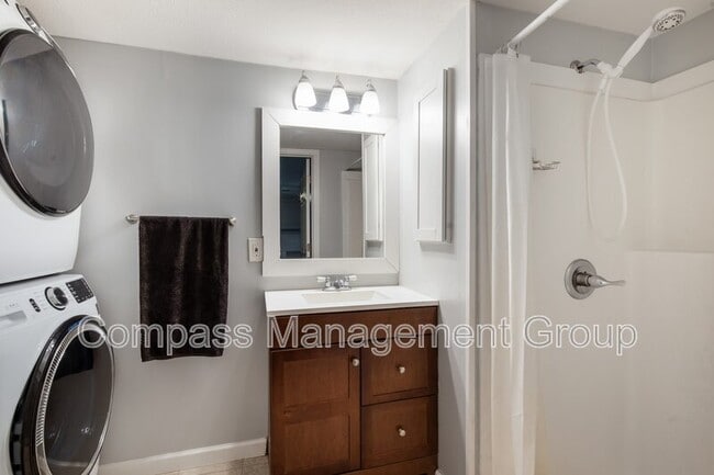 Building Photo - 321 Sarvis Dr
