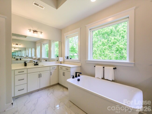 Building Photo - 1217 Drummond Ave