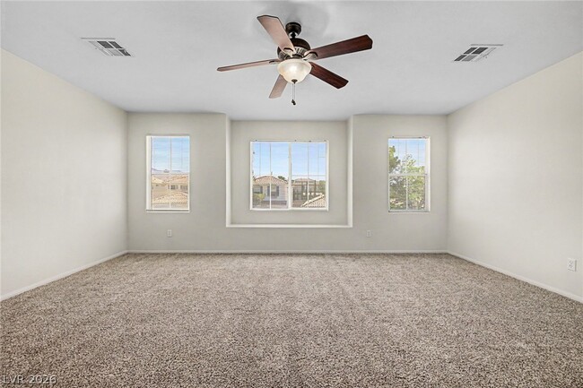 Building Photo - 2392 Predera Ave