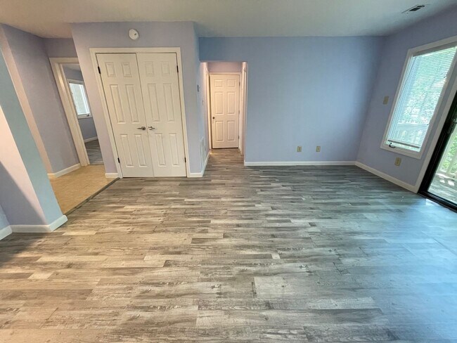 Building Photo - Mill Creek - Updated 2br 2ba garden-style ...