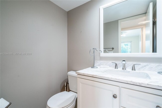 Building Photo - 523 Fanshaw M