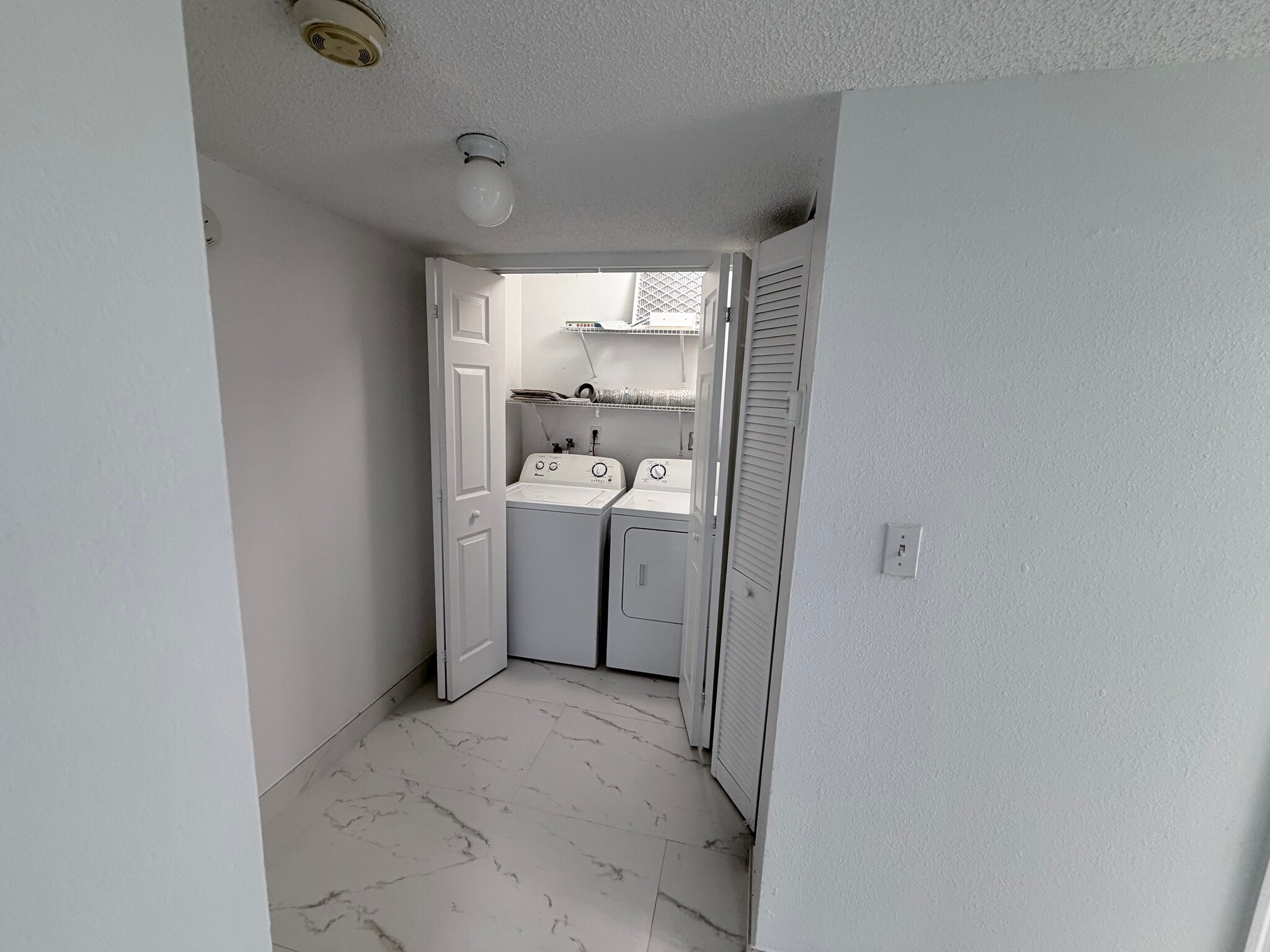 Building Photo - 9365 Fontainebleau Blvd