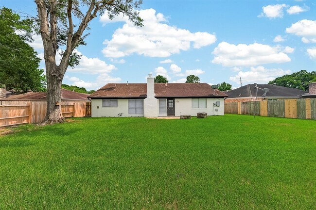 Building Photo - 22314 N Fork Dr