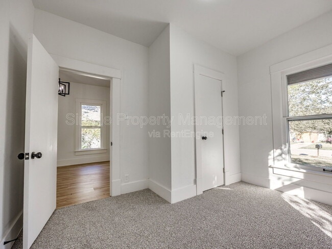 Building Photo - 811 W Wade St