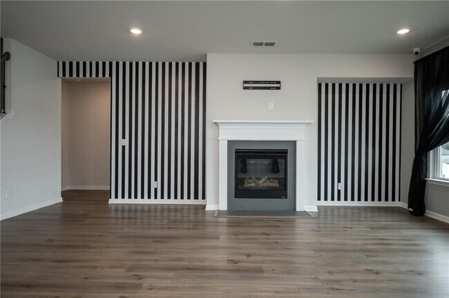 Building Photo - 13 Westerly Sta