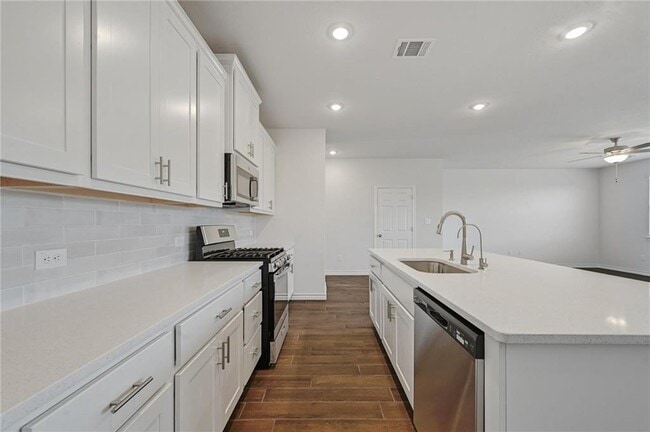 Building Photo - 806 Pepperbark Loop