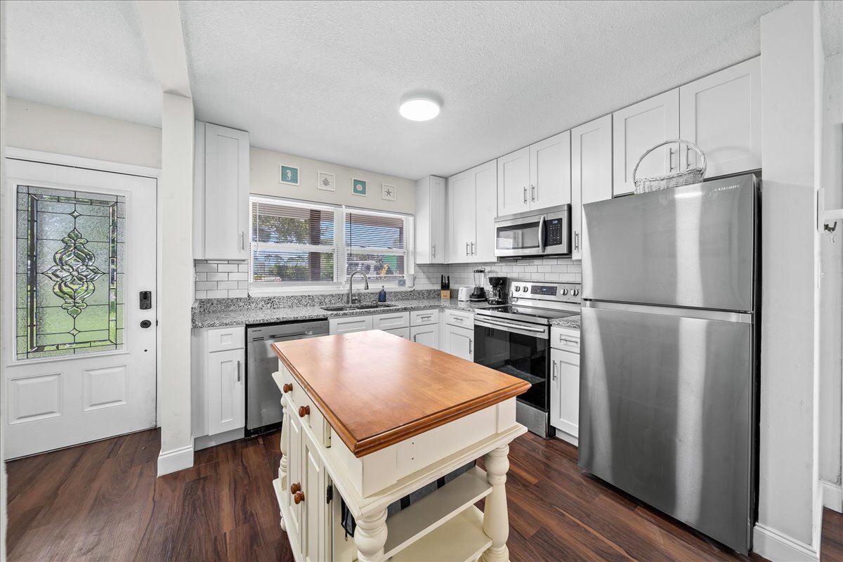 Kitchen - 1610 Glen Haven Dr