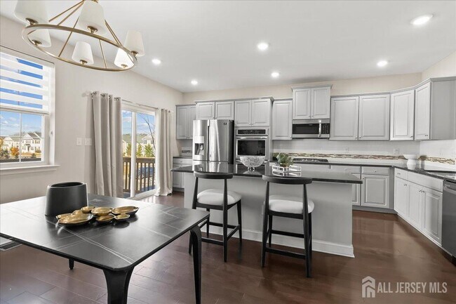 Building Photo - 905 Chalmers Ln