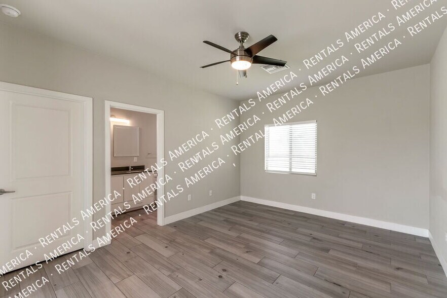 Building Photo - 922 S Fremont Ave